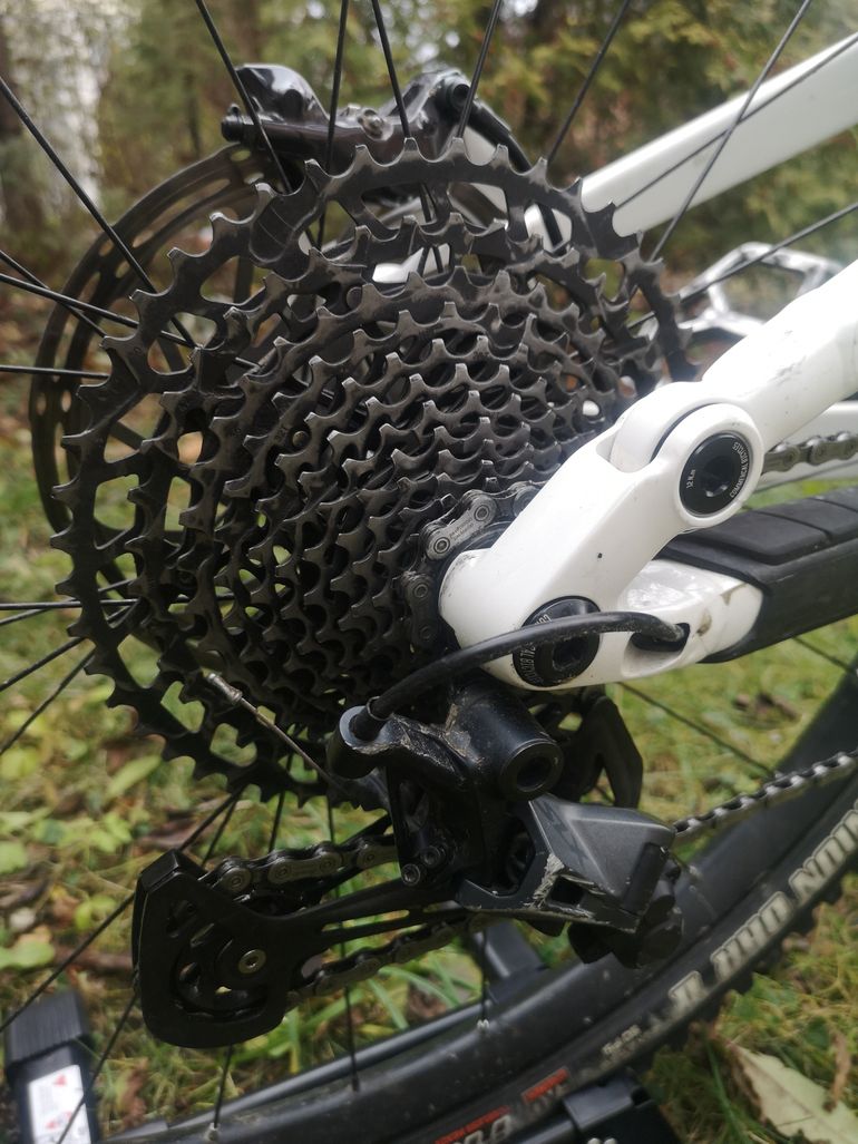 Used Commencal Meta AM 29 2021 Mountainbike, shop.filter.color.1 — image 25 of 37