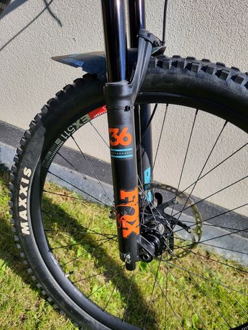 Used Cannondale Jekyll 4 2018 2018 Mountainbike, Black, 27.5 — image 7 of 9