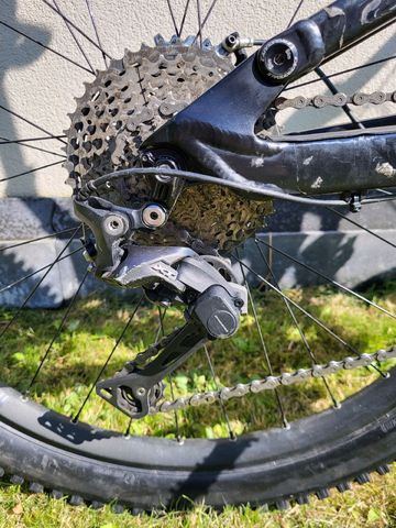 Used Cannondale Jekyll 4 2018 2018 Mountainbike, Black, 27.5 — image 2 of 9