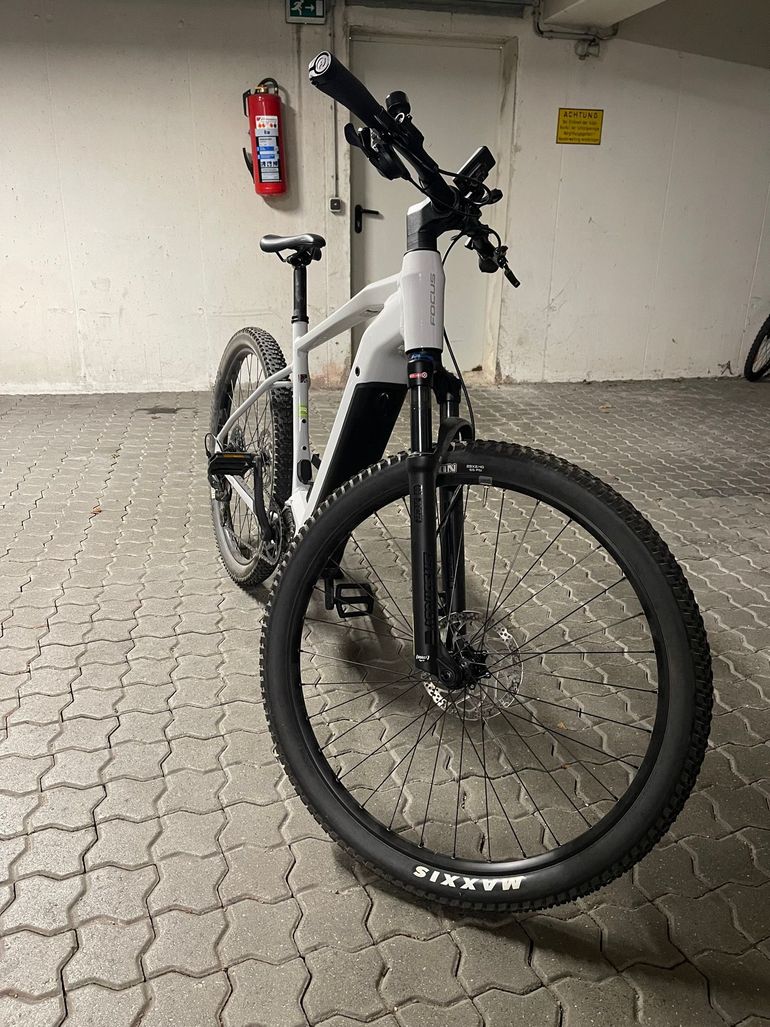 Used Focus JARIFA² 6.7 2024 2024 Mountainbike, White, 29 — image 2 of 6