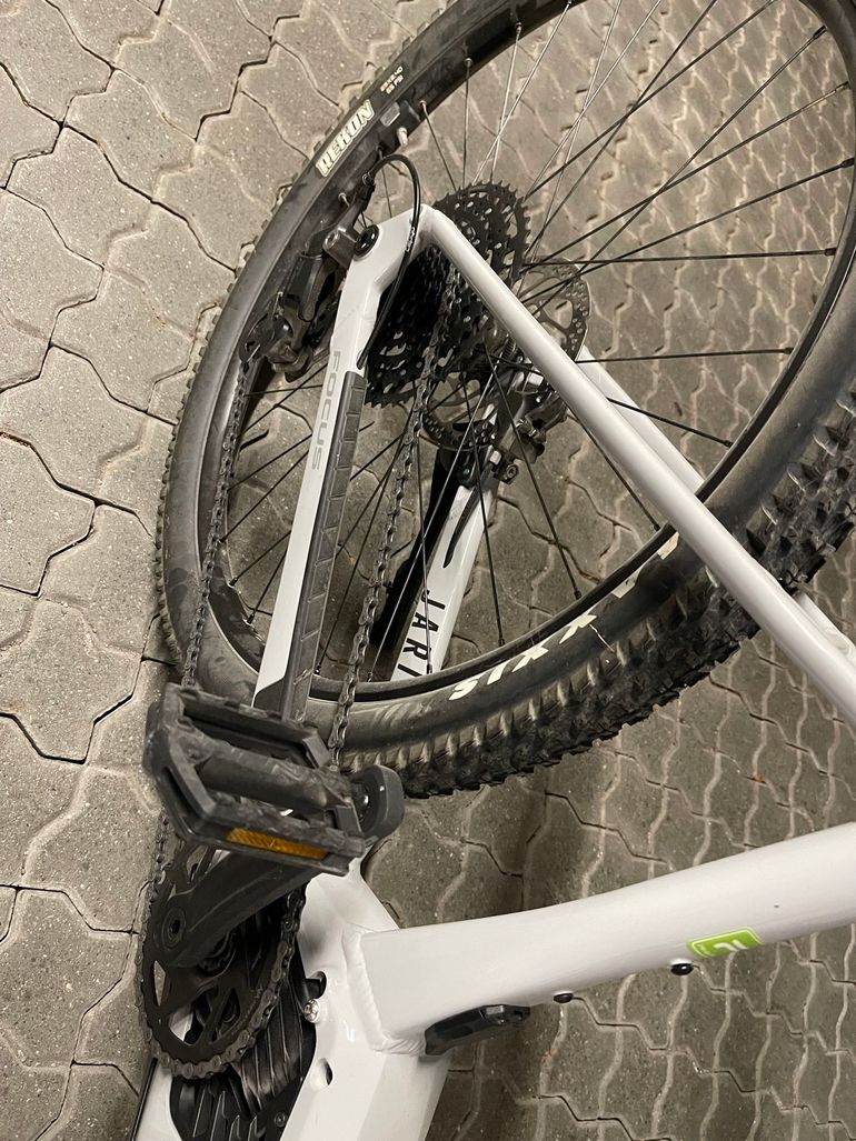 Used Focus JARIFA² 6.7 2024 2024 Mountainbike, White, 29 — image 3 of 6