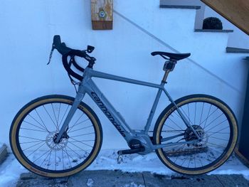 Used Cannondale Synapse NEO SE 2019 2019 Road & Gravel, Gris claro — image 2 of 5