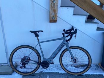 Used Cannondale Synapse NEO SE 2019 2019 Road & Gravel, Gris claro — image 1 of 5