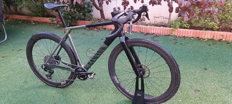 Used Canyon Grail CF SLX 8 AXS 2024 2024 Road & Gravel, Light Gray — image 2 of 9
