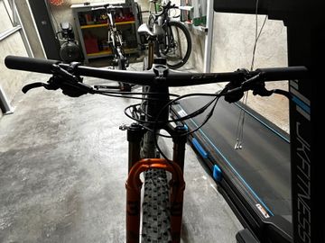 Used Trek Supercaliber 9.8 XT 2020 2020 Mountainbike, Black, 29 — image 2 of 9
