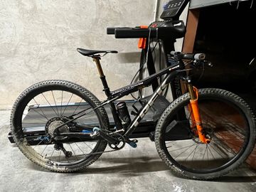 Used Trek Supercaliber 9.8 XT 2020 2020 Mountainbike, Black, 29 — image 8 of 9