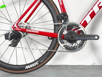 Used Trek Emonda SLR 800 Sram Red AXS Taille 54 / Sam Oomen / Roues Vision TLR SC40 2024 Road & Gravel, Red — image 3 of 4