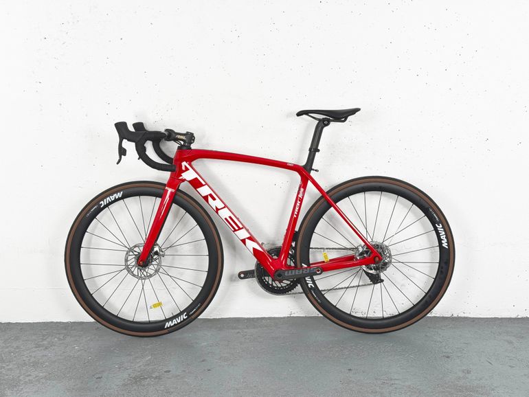 Used Trek Emonda SLR 800 Sram Red AXS Taille 54 / Sam Oomen / Roues Vision TLR SC40 2024 Road & Gravel, Red — image 2 of 4