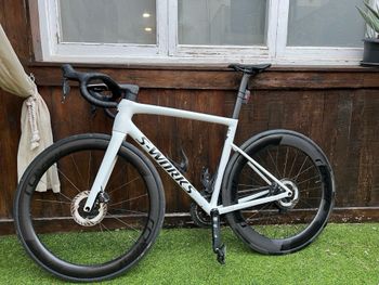 Used Specialized Tarmac SL8 Pro - Ultegra Di2 2025 2025 Road & Gravel, White — image 2 of 4