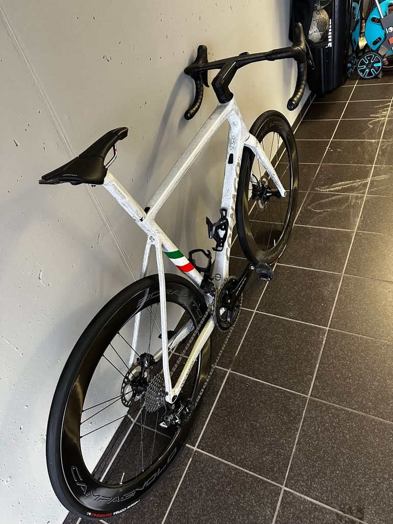 Used Colnago V3-RS Disc 2021 Road & Gravel — image 4 of 5