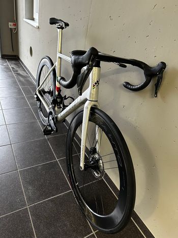Used Colnago V3-RS Disc 2021 Road & Gravel — image 2 of 5