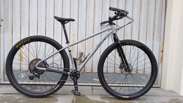Niner SIR 9 29 4-Star 2018 2018 Mountainbike usato, Grigio chiaro — immagine 1 di 36