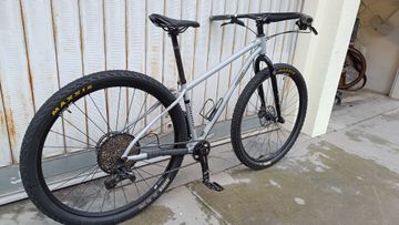 Niner SIR 9 29 4-Star 2018 2018 Mountainbike usato, Grigio chiaro — immagine 5 di 36