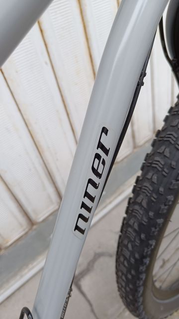Niner SIR 9 29 4-Star 2018 2018 Mountainbike usato, Grigio chiaro — immagine 7 di 36