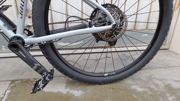 Niner SIR 9 29 4-Star 2018 2018 Mountainbike usato, Grigio chiaro — immagine 21 di 36