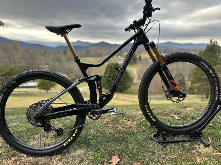 Used Devinci Devinci/raceface pro team build 2020 Mountainbike — image 1 of 14
