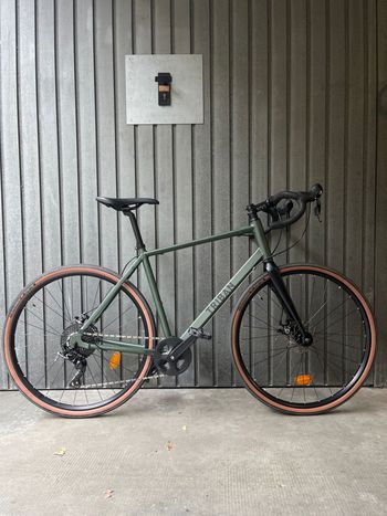 Used TRIBAN Gravel Bike GRVL 120 2024 2024 Road & Gravel, Verde — image 1 of 8