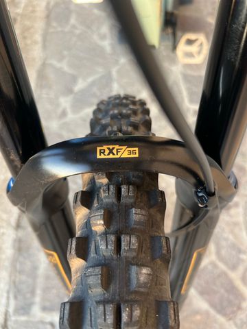 Brugt Santa Cruz Hightower LT S / Carbon C / 29 2019 2019 Mountainbike — billede 4 af 9
