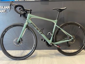 Giant Revolt Advanced 0 2019 2019 Road & Gravel de segunda mano, Verde — imagen 2 de 10