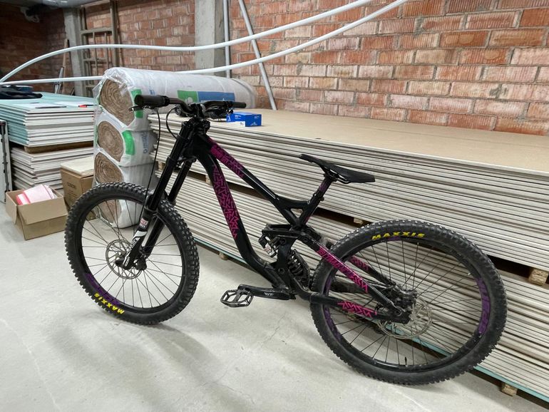 コメンサル シュプリーム V3 650B Mサイズ