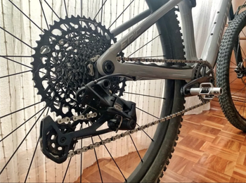 Used Specialized Epic EVO 2022 Mountainbike, Grigio chiaro — image 2 of 7