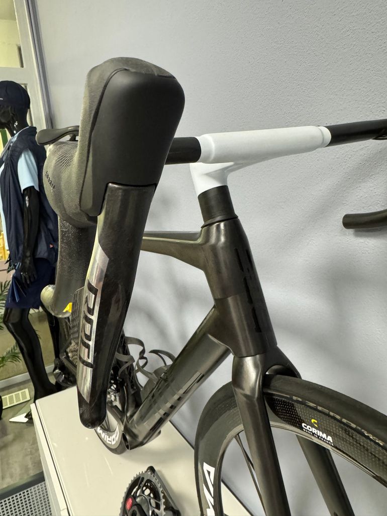 Used BMC TEAMMACHINE SLR01 Masterpiece Sram Red 2025 Road & Gravel, Black — image 11 of 12