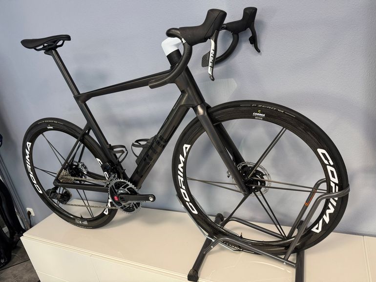 Used BMC TEAMMACHINE SLR01 Masterpiece Sram Red 2025 Road & Gravel, Black — image 2 of 12
