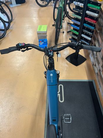 Used Victoria Parcours 4 2023 Mountainbike, Blue — image 8 of 11