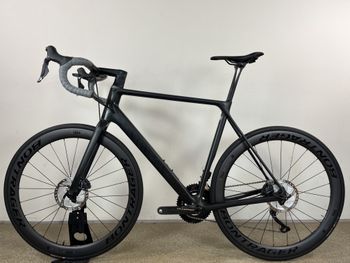 Used Canyon Ultimate CF SLX Disc 8.0 Di2 2019 Road & Gravel, Black — image 3 of 8
