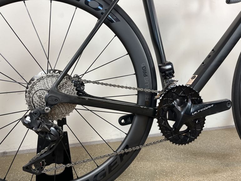 Used Canyon Ultimate CF SLX Disc 8.0 Di2 2019 Road & Gravel, Black — image 2 of 8