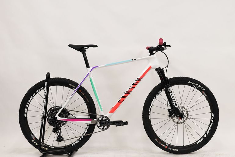 Used Canyon Exceed CF 7 2022 2022 Mountainbike, White, 29 — image 1 of 8