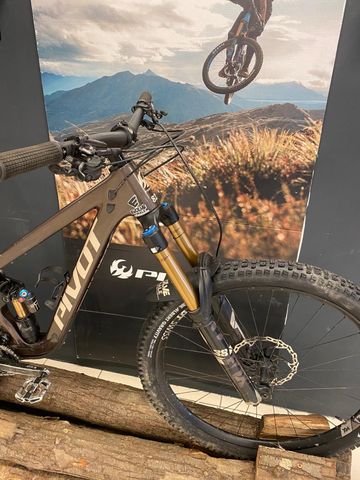 Used Pivot FIREBIRD Pro XT/XTR 2024 2024 Mountainbike, Black, 29 — image 2 of 6