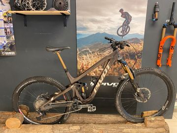 Used Pivot FIREBIRD Pro XT/XTR 2024 2024 Mountainbike, Black, 29 — image 1 of 6