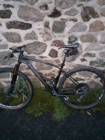 Orbea ALMA M15 2019 2019 Mountainbike usato, Nero — immagine 1 di 12