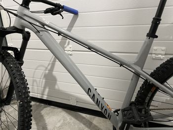 Used Canyon Stoic 3 2022 Mountainbike, Light Gray — image 4 of 6
