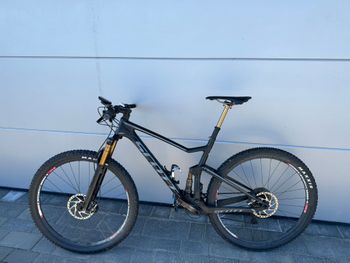 Scott Spark 900 Premium 2017 2017 Mountainbike usato, Nero — immagine 2 di 9