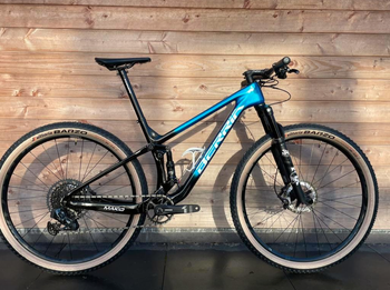 Used Berria MAKO 8 2022 Mountainbike, Blau — image 1 of 14