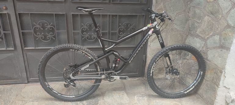 Used Cannondale Jekyll Carbon 2 2017 2017 Mountainbike, Black, 27.5 — image 1 of 7