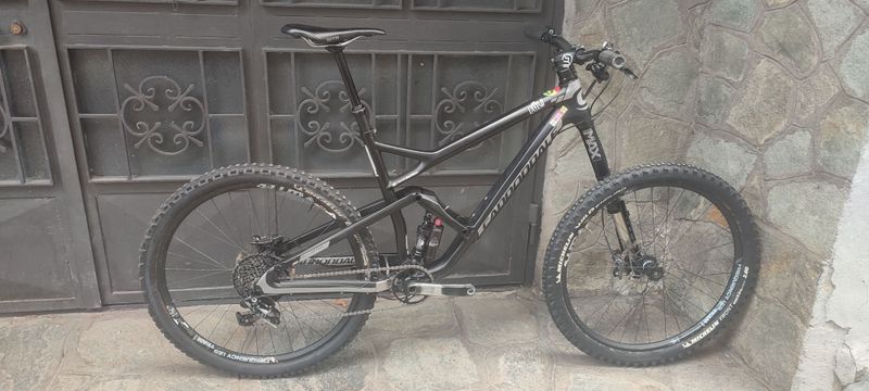 Used Cannondale Jekyll Carbon 2 2017 2017 Mountainbike, Black, 27.5 — image 1 of 7