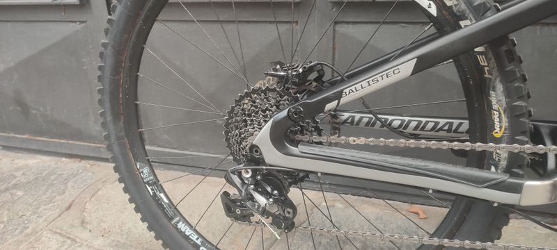 Used Cannondale Jekyll Carbon 2 2017 2017 Mountainbike, Black, 27.5 — image 3 of 7