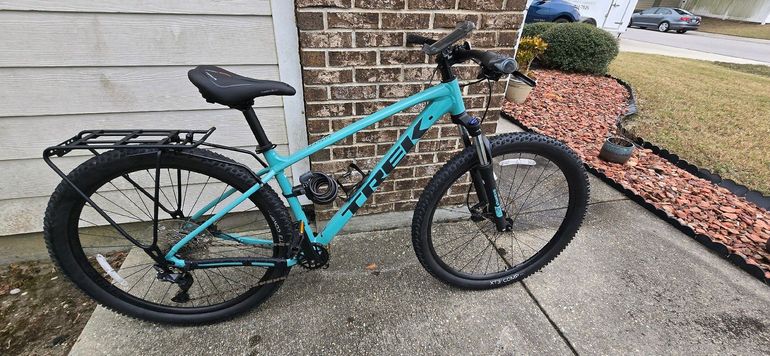 Used Trek Marlin Shimano Deore 2023 Mountainbike, Green, 29 — image 1 of 13