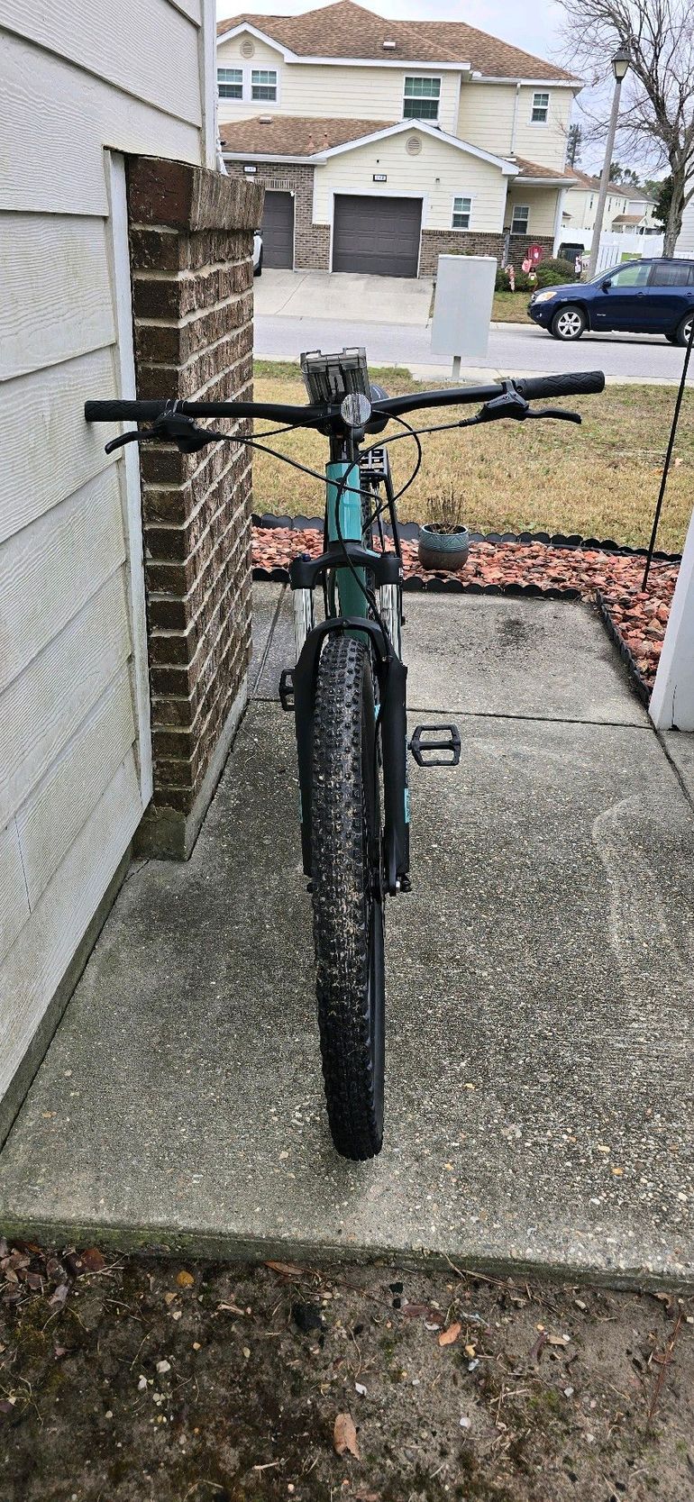 Used Trek Marlin Shimano Deore 2023 Mountainbike, Green, 29 — image 2 of 13