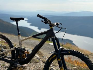 Used Specialized Enduro LTD 2023 2023 Mountainbike, Black, 29 — image 2 of 4