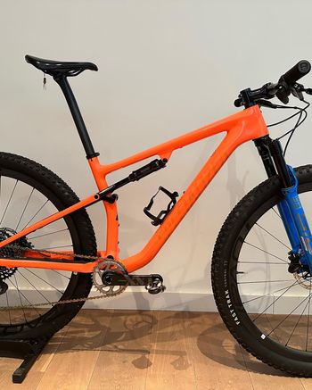 Used Specialized Epic Pro 2021 Mountainbike, Arancione — image 1 of 6