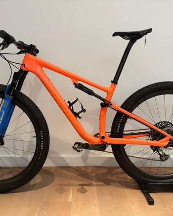 Used Specialized Epic Pro 2021 Mountainbike, Arancione — image 3 of 6