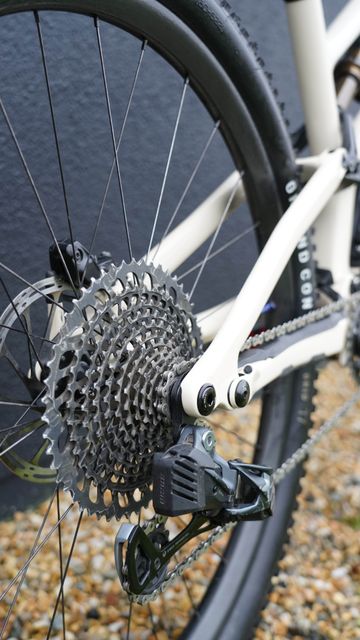Used Specialized Stumpjumper EVO Pro 2022 2022 Mountainbike, Black, 29 — image 12 of 48