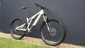 Used Specialized Stumpjumper EVO Pro 2022 2022 Mountainbike, Black, 29 — image 3 of 48