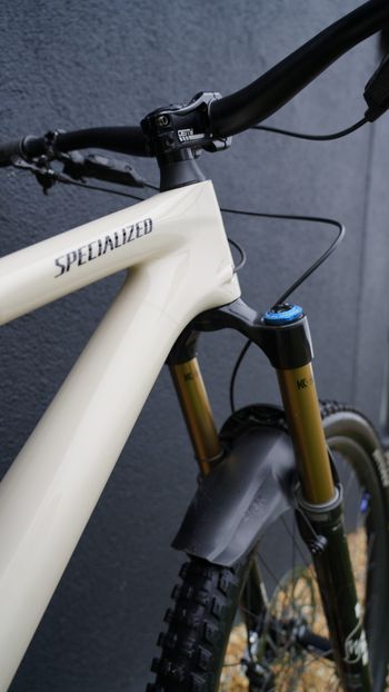 Used Specialized Stumpjumper EVO Pro 2022 2022 Mountainbike, Black, 29 — image 9 of 48