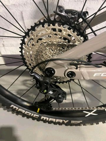 Used Focus SAM ² 6.9 2023 2023 Mountainbike, Light Gray, 29 — image 3 of 5