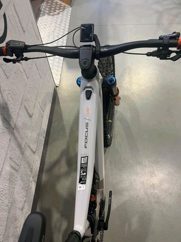 Used Focus SAM ² 6.9 2023 2023 Mountainbike, Light Gray, 29 — image 2 of 5